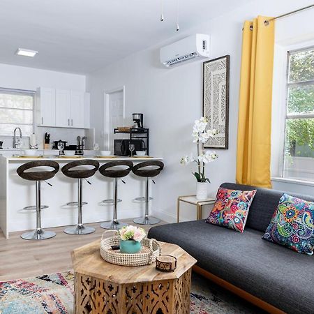 Beautiful Casita With King Bed And Private Patio Close To Calle 8, Mia Airport, Coral Gables Miami Exterior photo