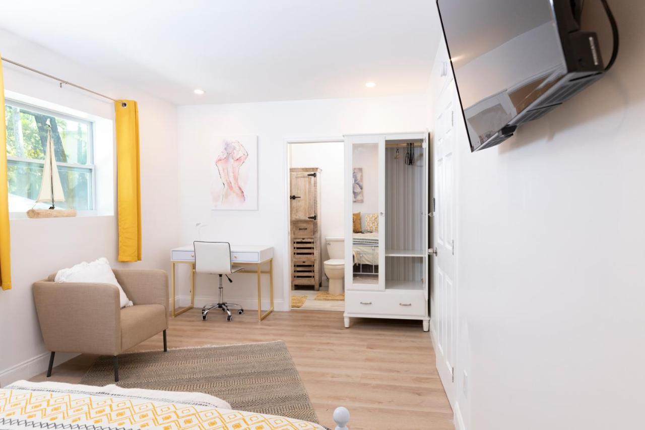 Beautiful Casita With King Bed And Private Patio Close To Calle 8, Mia Airport, Coral Gables Miami Exterior photo