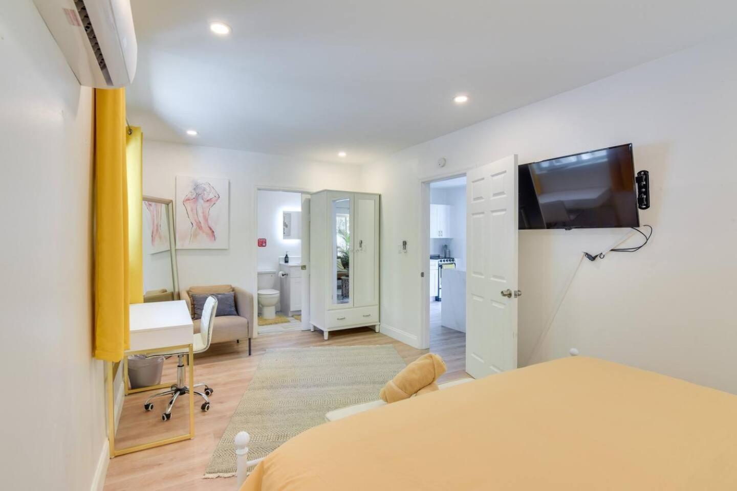 Beautiful Casita With King Bed And Private Patio Close To Calle 8, Mia Airport, Coral Gables Miami Exterior photo